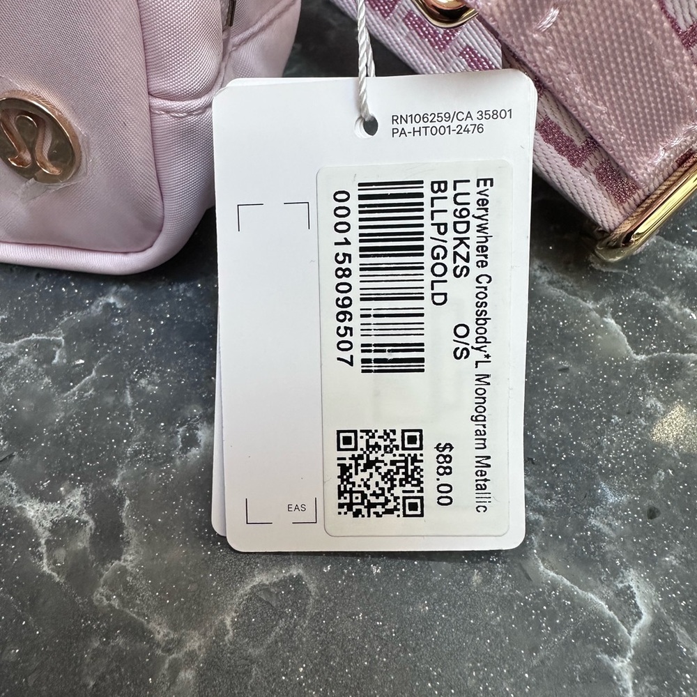 Lululemon Everywhere Crossbody L Monogram Metallic Sac - Picture 5 of 6